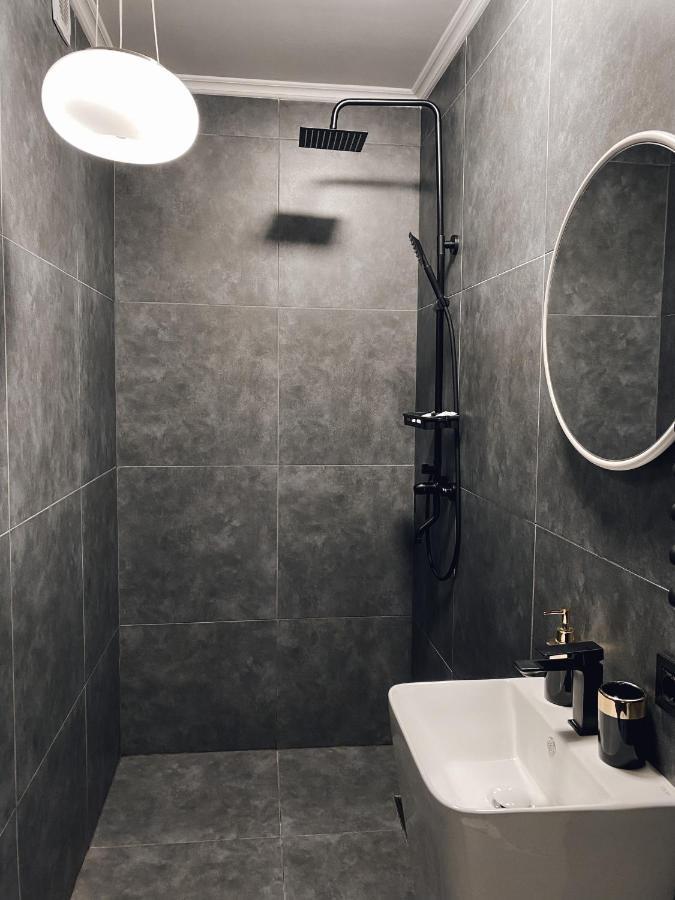 Central Gate Apartment Chernivtsi Ngoại thất bức ảnh
