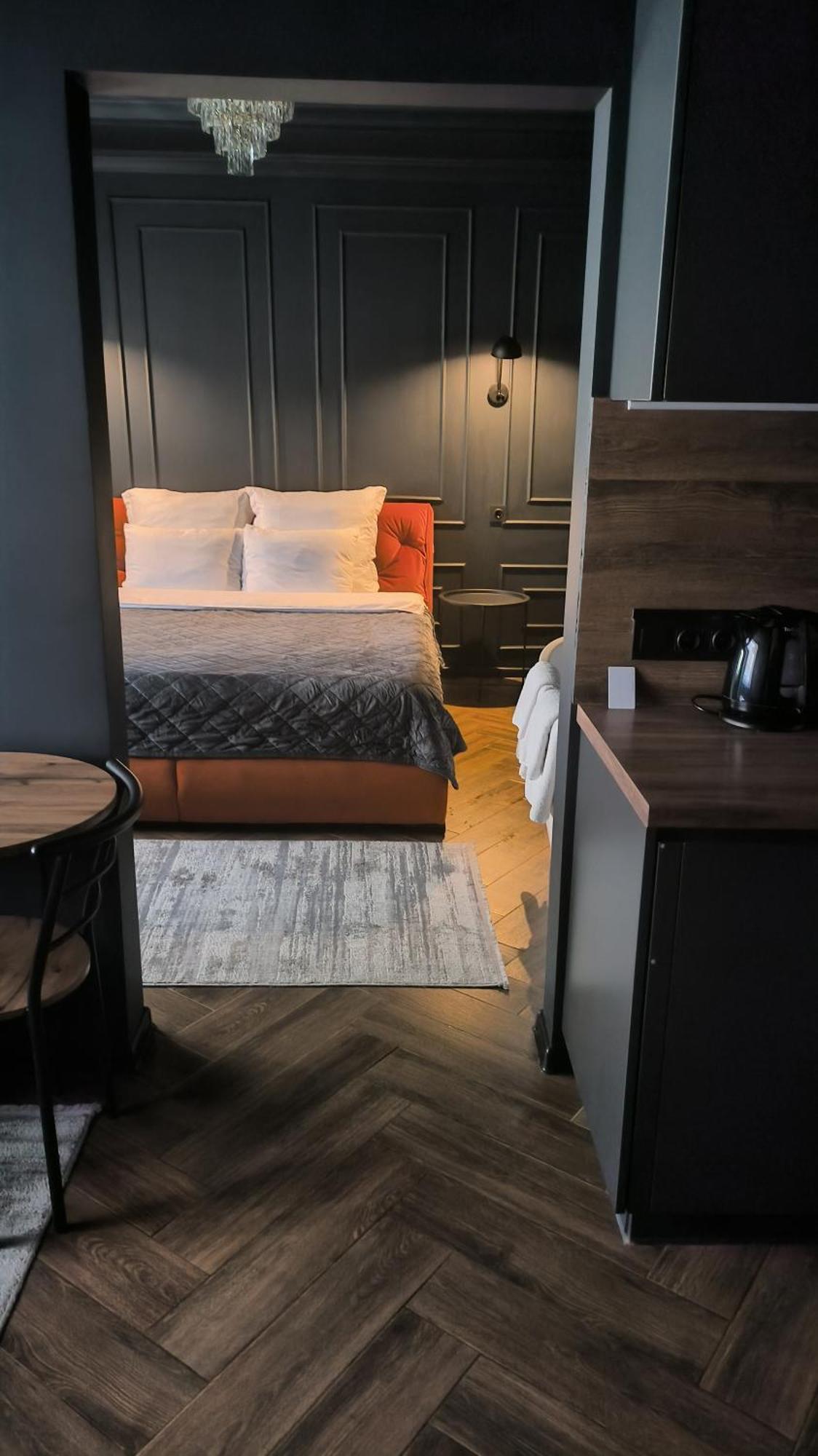 Central Gate Apartment Chernivtsi Ngoại thất bức ảnh